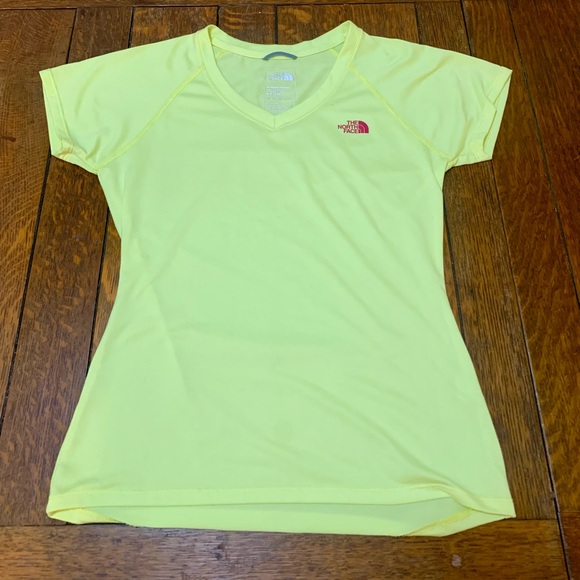 Women’s North Face shirt bundle - Picture 2 of 7